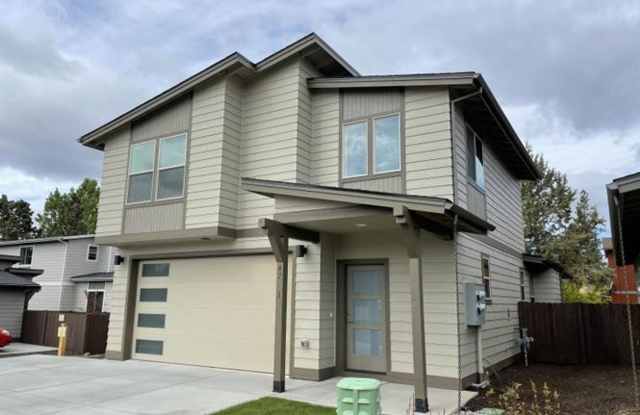 Beautiful 3-Bedroom, 2-Bath Home in La Pine, OR photos photos