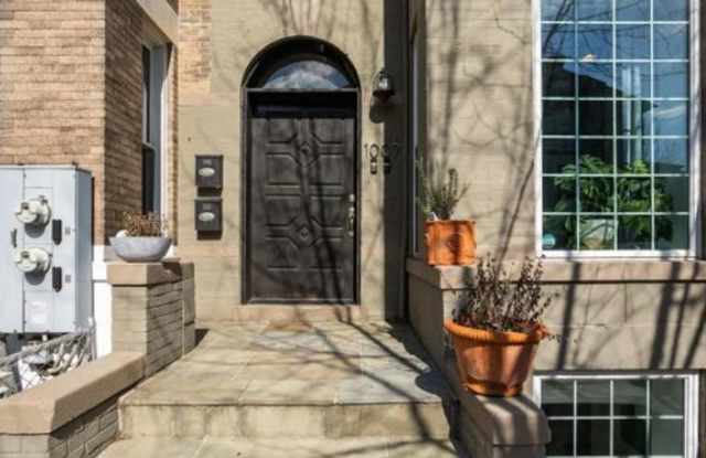 Sparkling Duplex in Columbia Heights Gallery 4