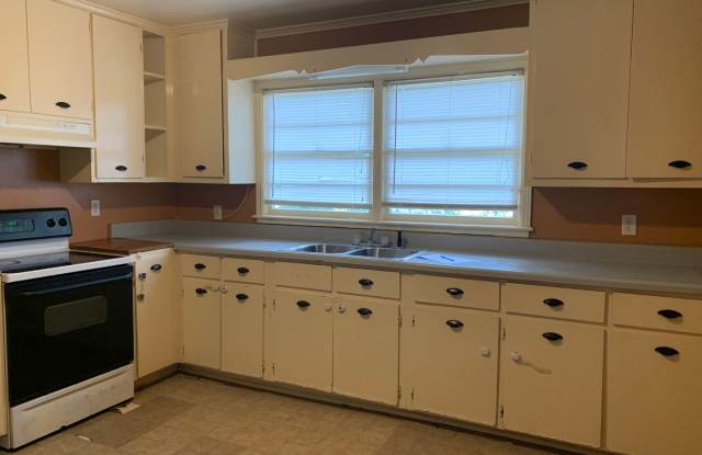 Charming 3-Bedroom, 1.5-Bathroom Brick Rental Home Near VSU & SGMC – Valdosta, GA Gallery 3