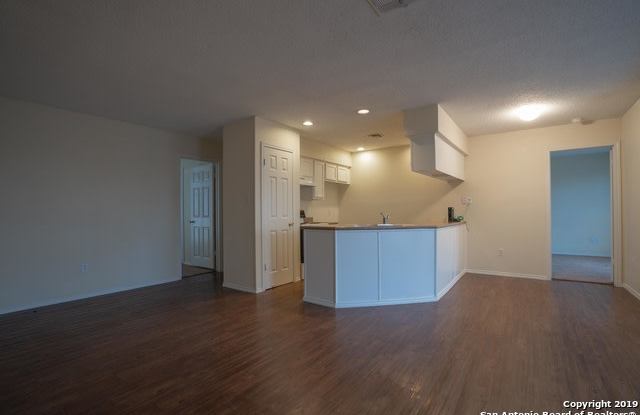 7568 WINDSOR OAKS Gallery 3