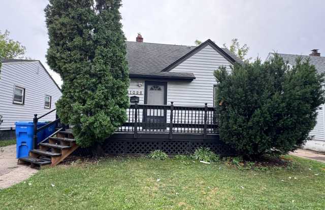 Spacious 4-Bed, 1-Bathroom Warren Rental – Fully Equipped Kitchen, In-Unit Laundry & 2-Car Garage photos photos