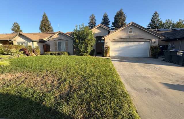 Southeast Visalia Home Rent Ready! - 2424 East Beech Avenue, Visalia, CA 93292