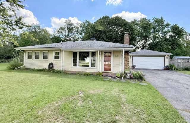 Charming 3-Bedroom Ranch with In-Ground Pool & Large Fenced Yard photos photos