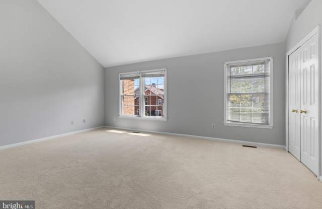 5142 WOODFORD Drive Gallery 4
