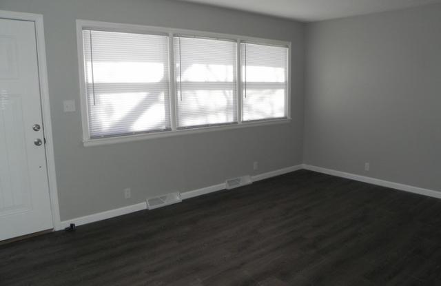 11604 East 6th Terrace Gallery 3