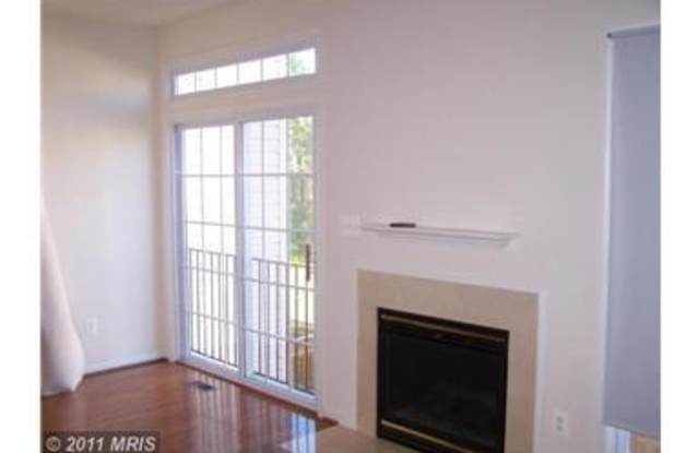 4 Bedroom Townhome & Garage - Ashburn Gallery 4
