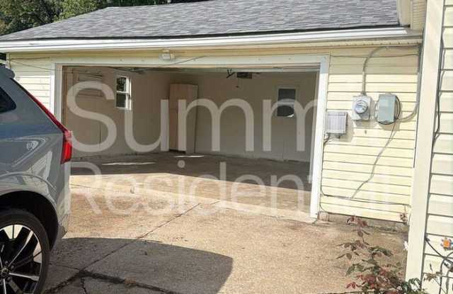 1137 Country Club Drive Gallery 4