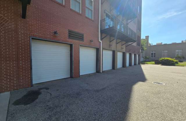 NEW LISTING!!!!! Gallery 4