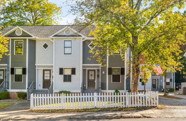 TH in UNCG Area, Laminate Wood Flooring, Appliances Plus Clothes Washer/Dryer, Patio! - 517 Tate Street, Greensboro, NC 27403