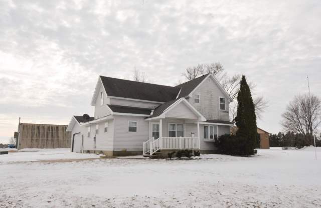 Everything Included- Spacious 4-Bedroom Country Home - 61429 265th Street, Mower County, MN 55918