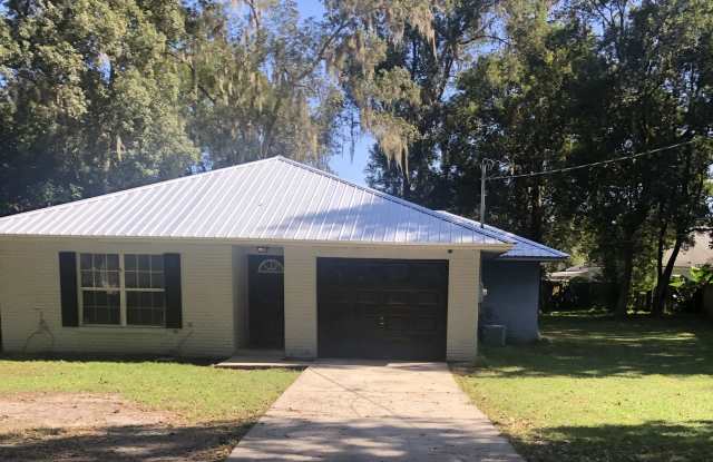 411 Pearl Street - 411 Pearl Street, Green Cove Springs, FL 32043