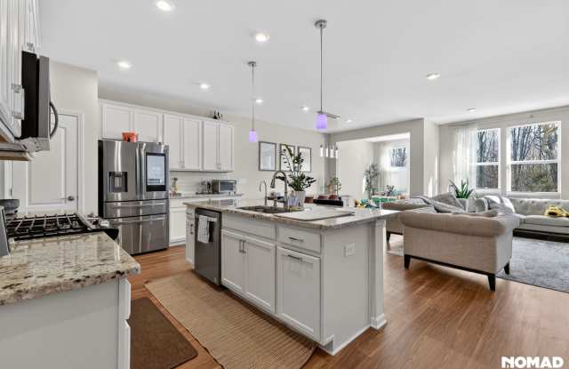 Spacious 3BR Condo in Ann Arbor - 5899 Whispering Springs Drive, Washtenaw County, MI 48108