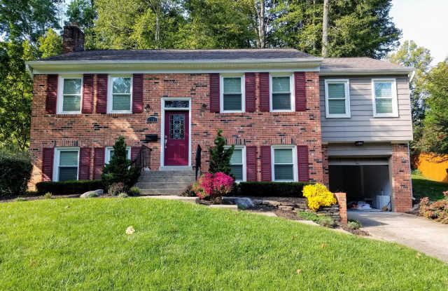 8708 QUEEN ELIZABETH BOULEVARD - 8708 Queen Elizabeth Boulevard, Fairfax County, VA 22003
