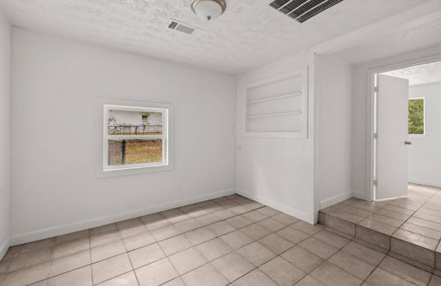 Move-in Special: Receive a $300 gas card with approved application and signed lease.-253 John Morris Ave Montgomery, AL Gallery 4