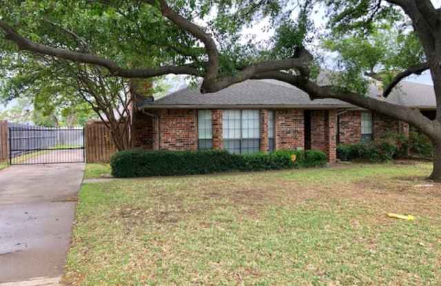 4918 Ledgestone Dr - 4918 Ledgestone Dr, Fort Worth, TX 76132