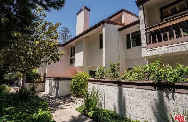 17241 Palisades Cir Gallery 2