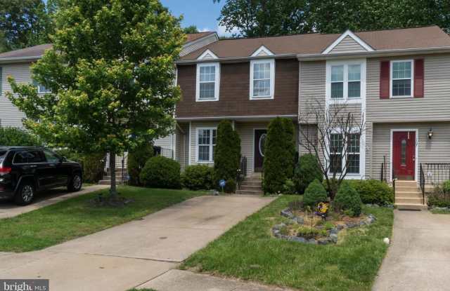 Bright Townhouse with Finished Basement, Fenced Yard  Easy Commuter Access photos photos
