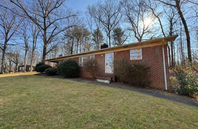 5804 Elkin Highway photos photos