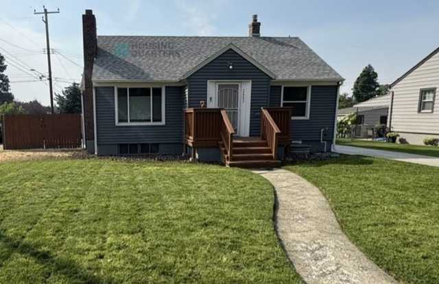 3 bed, 2 bath Single Family! Charming single-family home on a corner lot! photos photos