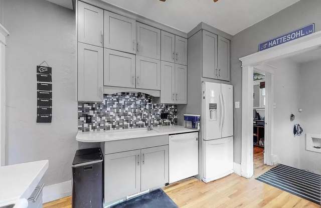 Charming 3BR Duplex in Denver Gallery 3
