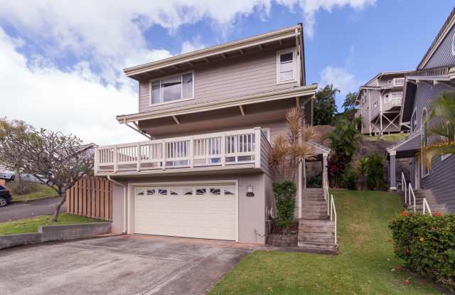 Beautiful 3 bedroom, 2.5 bath with incredible views of the Ocean and Koolau Mountains! - 45-175 Lilipuna Road, Kaneohe, HI 96744