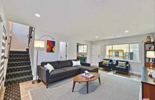 901 South Barrington Avenue Gallery 2