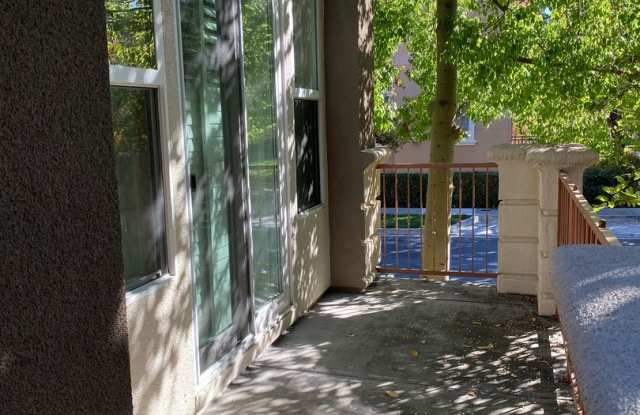 Rivermark Townhome with only one shared wall and lots of natural light. Gallery 3