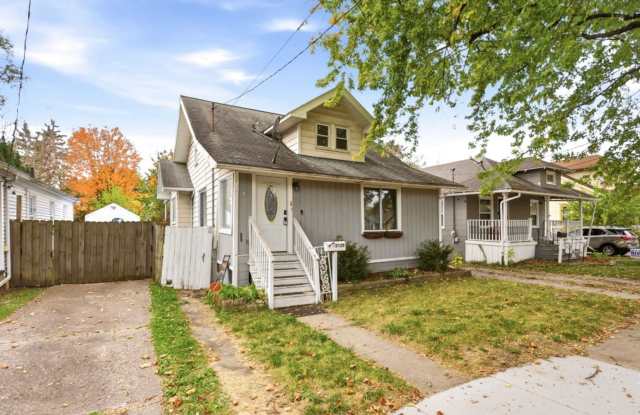 Freshly Updated 4-Bedroom Home with New Appliances, Central Air & Fenced Yard! Gallery 1