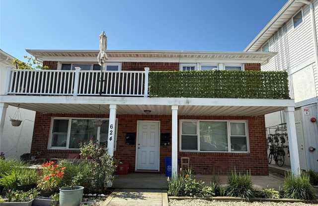 624 E Broadway photos photos
