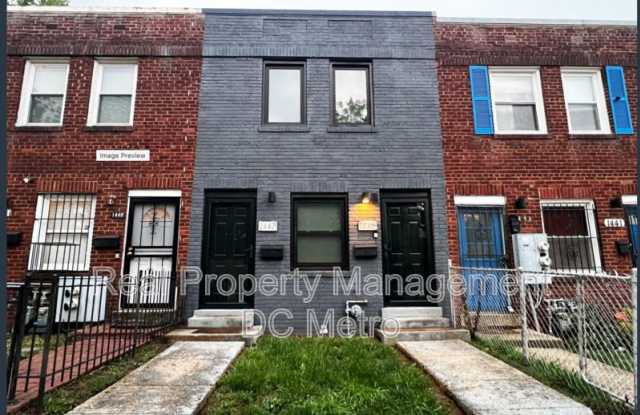 1447 Holbrook St NE photos photos