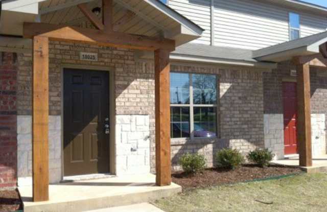 Coming Soon! 1 Bedroom 1.5 Bath Townhome for Rent in Lindale photos photos