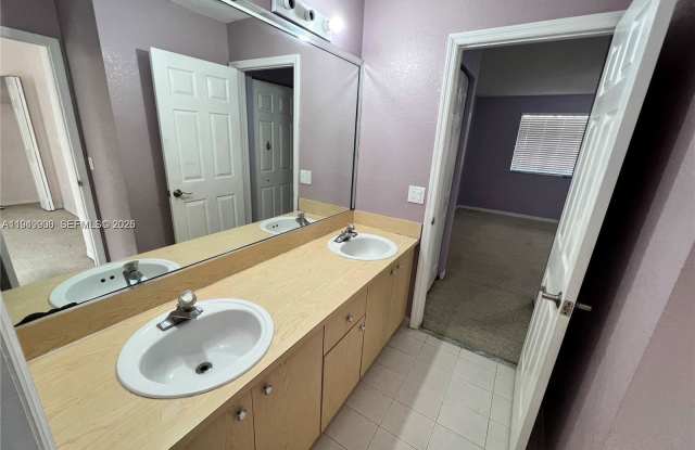 10644 Northwest 87th Court Gallery 4