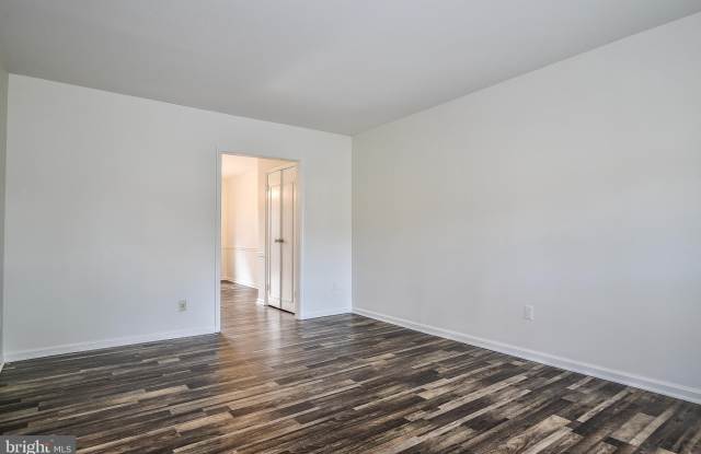 6002 STONEYGATE COURT Gallery 4