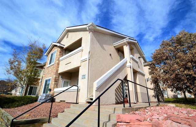 Cute  Cozy Apartment with One Car Garage in Strawberry Field photos photos