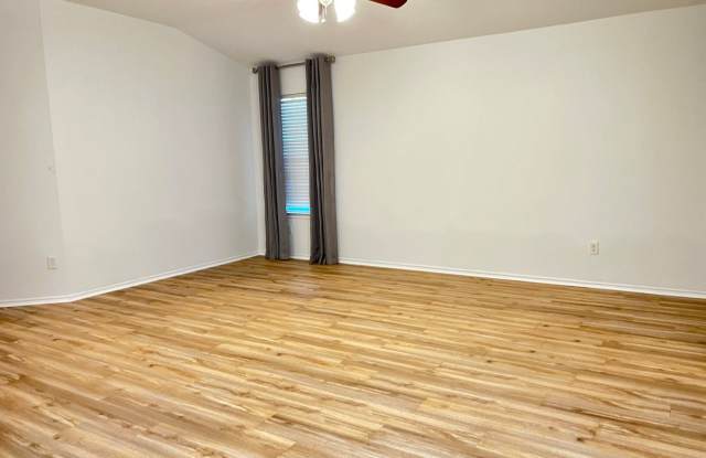 2011 Huxley Ln Gallery 4