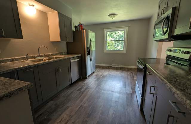 Charming Row-Home style Rental Gallery 3