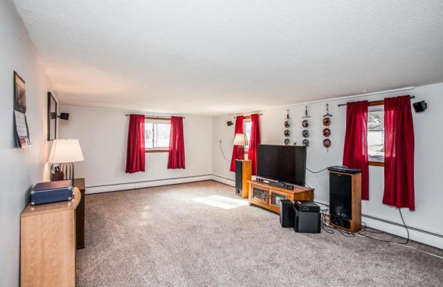 SPACIOUS 2 BEDROOM, ALL MAJOR UTILITIES INCLUDED! - 3114 Grove Ave, Ames, IA 50010 Gallery 4