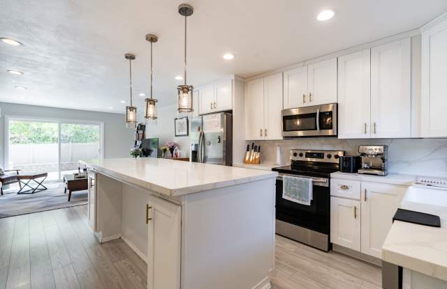 Two-Story 2 Bedroom, 1.5 Townhome in Encinitas – Prime Location & Modern Upgrades! photos photos