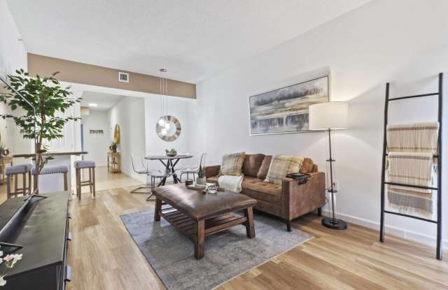 2060 Greenview Shores Boulevard unit: 318 photos photos