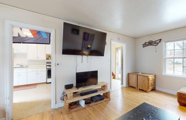 AVAILABLE AUGUST 1st! 3 Bedroom Duplex In Campustown-2146 Sunset Dr - 2146 Sunset Drive, Ames, IA 50014