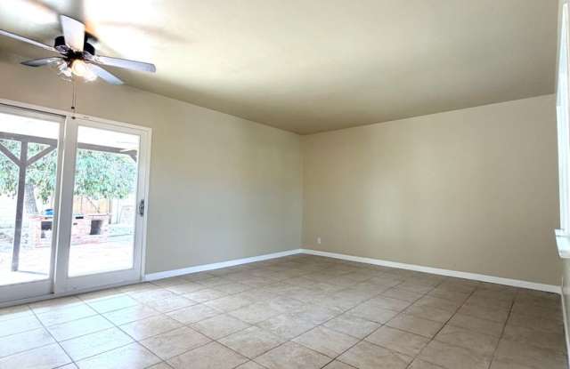 Charming 3-Bedroom Home with Spacious Backyard in Oxnard! Gallery 3