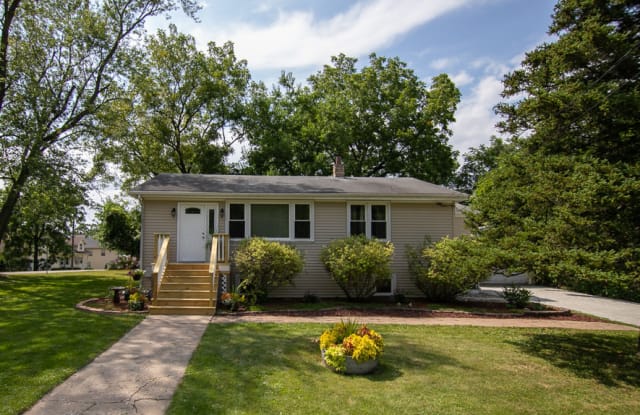208 Violet Avenue - 208 Violet Avenue, Fox River Grove, IL 60021