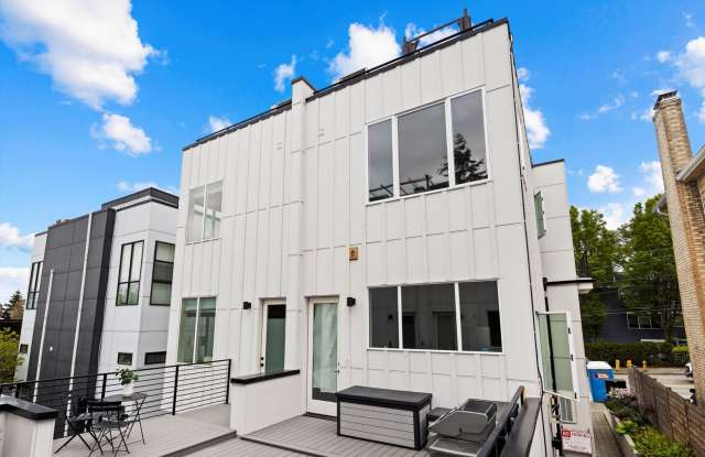 Bright  Charming 2bed/2bath Townhome in Prime North Capitol Hill Location! photos photos