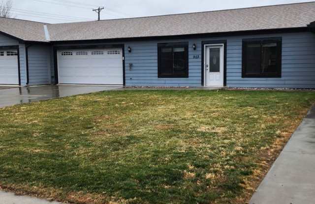 Ultimate 2 bed 2 bathroom Townhome - 903 5th Street Southwest, Sidney, MT 59270