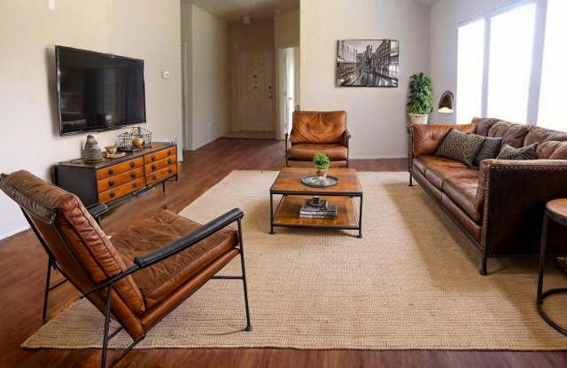 Spacious 3bdrm/2bth Home in Old Town Village! photos photos