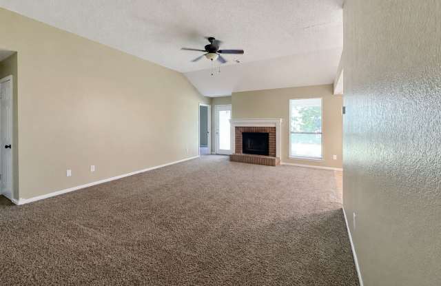 4-Bedroom Home with Spacious Backyard in Stratford Estates Gallery 4