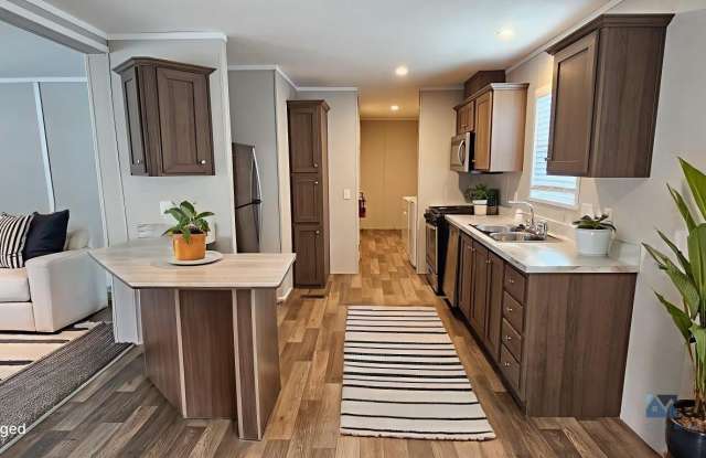 63 Tulip Ln Gallery 1