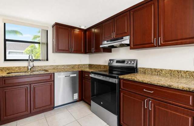 202 LAKEWOOD Drive 11B, Jupiter, FL 33458 - 5813 photos photos