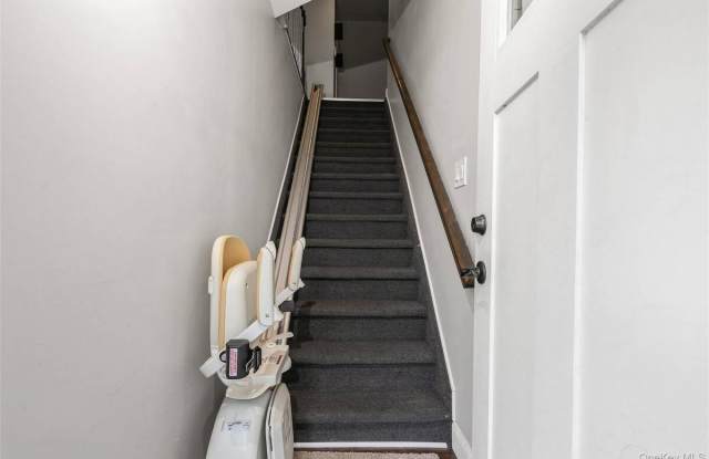 39 Bay Shore Avenue Gallery 3