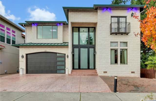 Exquisite Custom-Built 6 Bedroom 5.5 Bath House in Kent photos photos